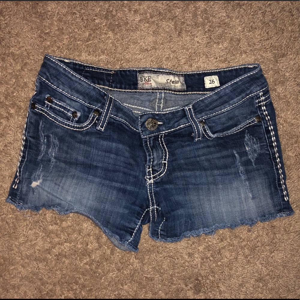 BUCKLE SLELLA SHORTS 26